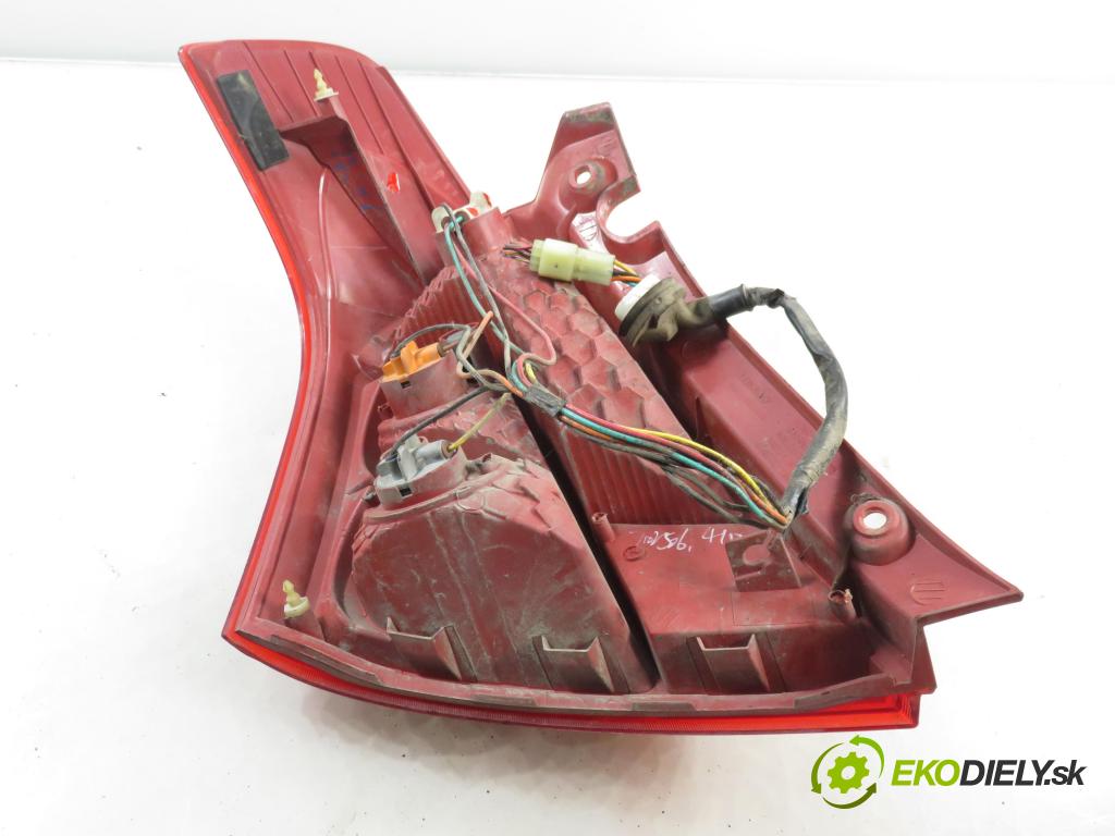 SUZUKI SWIFT III (MZ, EZ) HB 2010 68,00 1.3 4x4 (RS 413) - M13A 1328,00 Svetlo pravé zadné