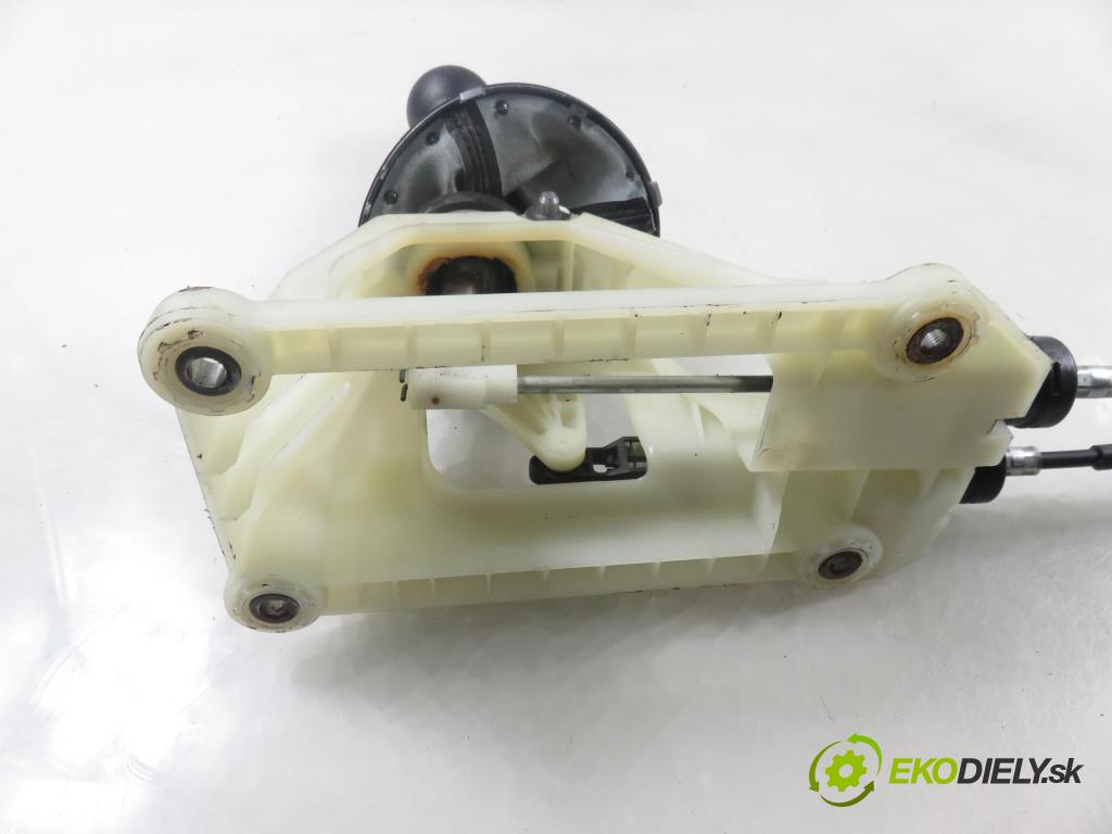 SUZUKI SWIFT III (MZ, EZ) HB 2010 68,00 1.3 4x4 (RS 413) - M13A 1328,00 ZVEDÁK: