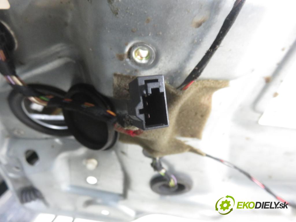 VW POLO (9N_) HB 2002 55,00 1.4 TDI PD 75 - AMF 1422,00 Mechanizmus okien 6Q4837401H ; 6Q2959802A