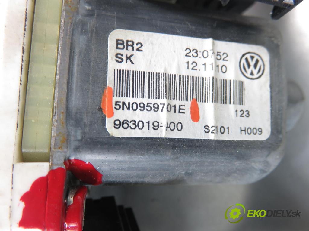 VW TIGUAN (5N_) SUV 2011 103,00 2.0 TDI 4motion - CFFB 1968,00 Mechanizmus okien 5K0959793A ; 5N1837729E ; 5N0959701E