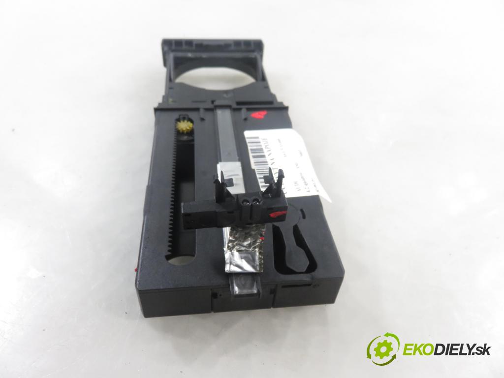 AUDI A6 Avant (4B5, C5) KOMBI 2001 220,00 4.2 quattro - ASG 4172,00 Držiak na nápoje 4B0862534A (Držiak (úchyt) na nápoje)