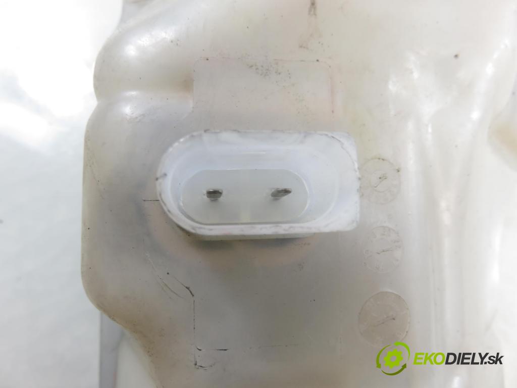 AUDI A6 Avant (4B5, C5) KOMBI 2001 220,00 4.2 quattro - ASG 4172,00 Nádržka KOMPENZAČNÉ: 4B3121403B