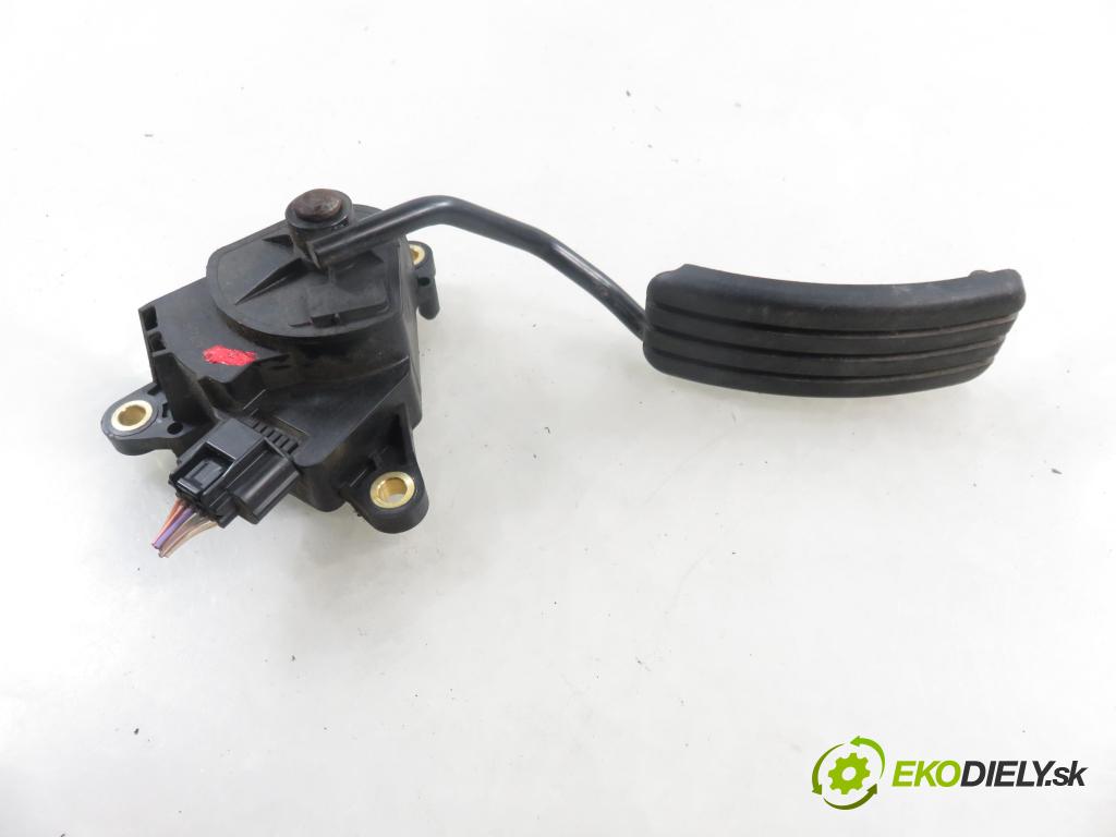 RENAULT MEGANE II (BM0/1_, CM0/1_) HB 2004 0,00 1.5 dCi - K9K 728 1461,00 Potenciometer plynu 8200153268 (Potenciometer plynového pedálu)