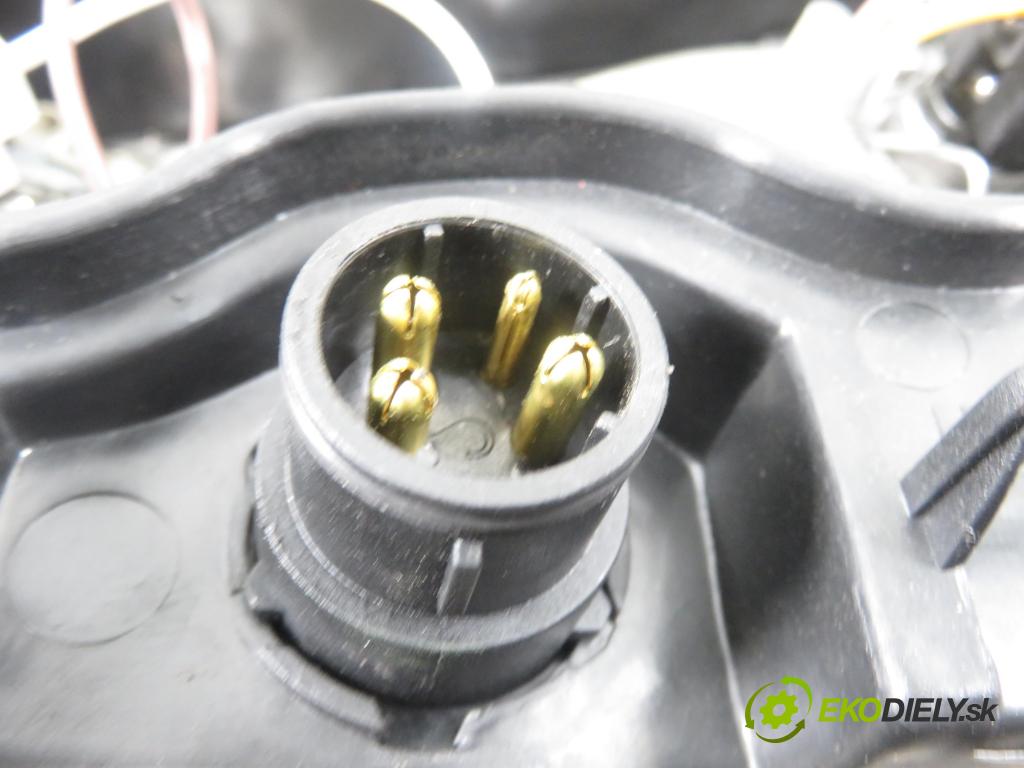 AUDI A3 (8L1) HB 2000 81,00 1.9 TDI 110 - AHF 1896,00 Svetlo PP