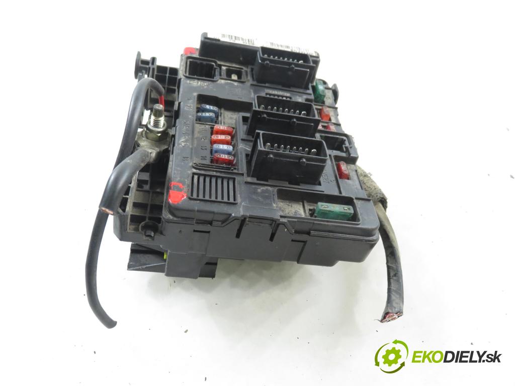 VW PASSAT B5 (3B2) SEDAN 1998 81,00 1.9 TDI 110 - AFN 1896,00 KOMPRESOR: klimatizace 8D0260805D ; 5062310501 ; 560310781 (Kompresor klimatizace)