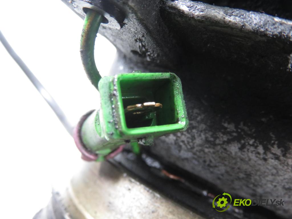 VW PASSAT B5 (3B2) SEDAN 1998 81,00 1.9 TDI 110 - AFN 1896,00 KOMPRESOR: klimatizace 8D0260805D ; 5062310501 ; 560310781 (Kompresor klimatizace)