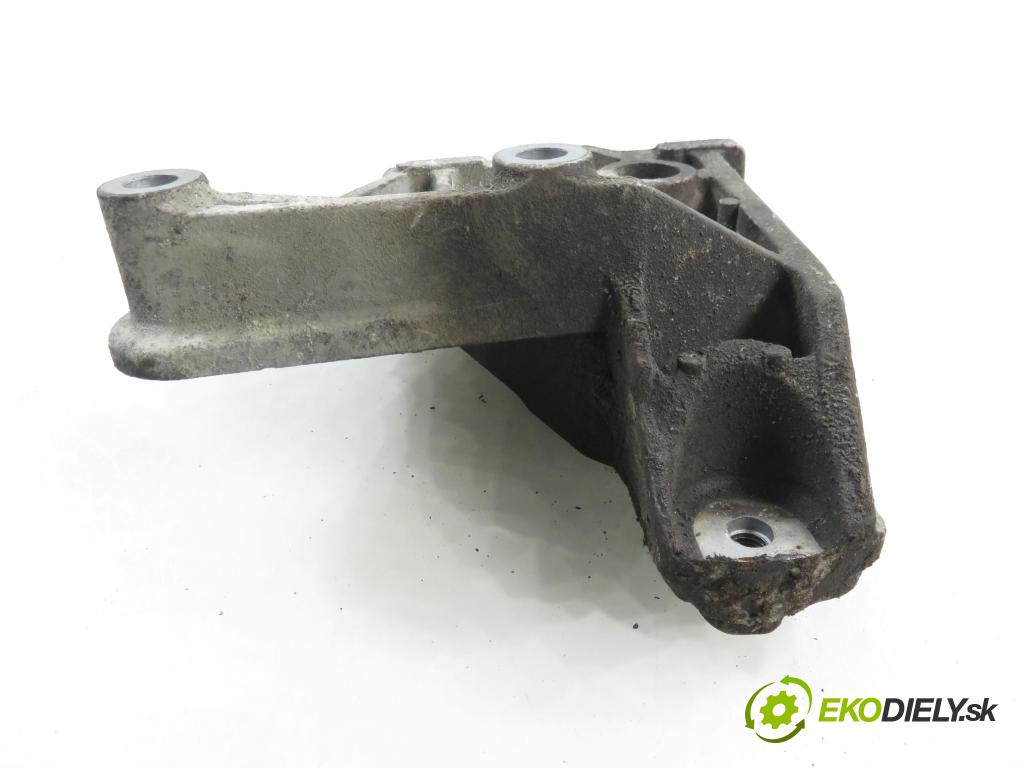 SKODA OCTAVIA I (1U2) LIFTBACK 1998 92,00 1.8 - AGN 1781,00 Uchytenie prevodovky 1J0199117P