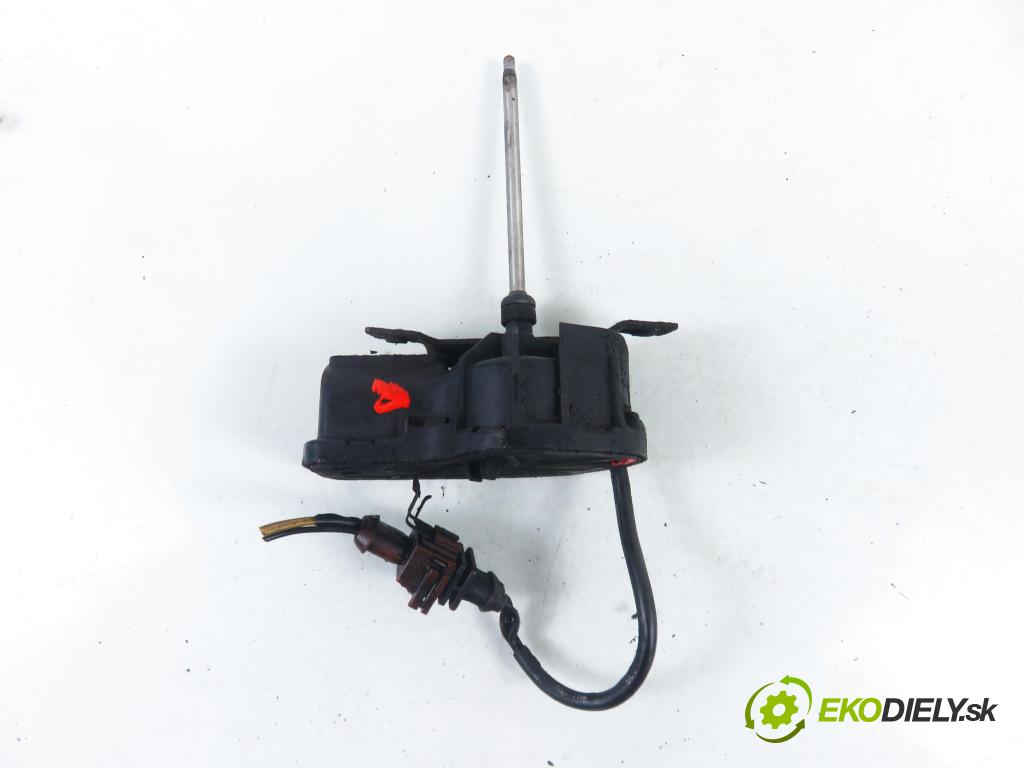 VOLVO 850 Kombi (LW) KOMBI 1997 103,00 2.5 TDI - D 5252 T 2461,00 motorek stěrače svetla PP