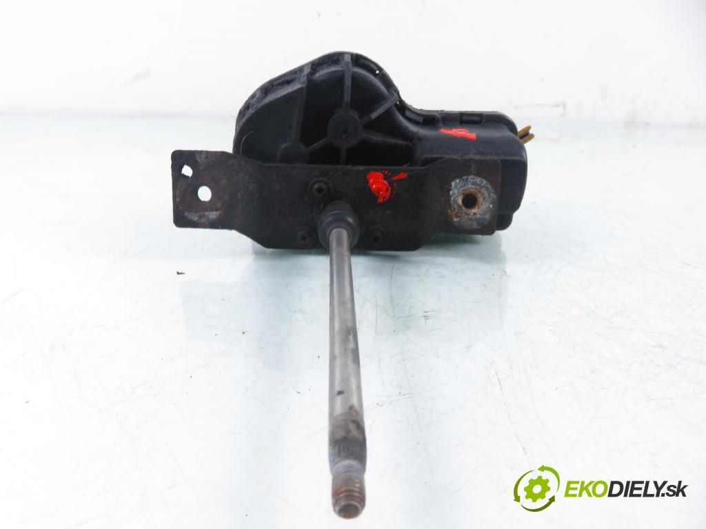 VOLVO 850 Kombi (LW) KOMBI 1997 103,00 2.5 TDI - D 5252 T 2461,00 motorek stěrače svetla PP