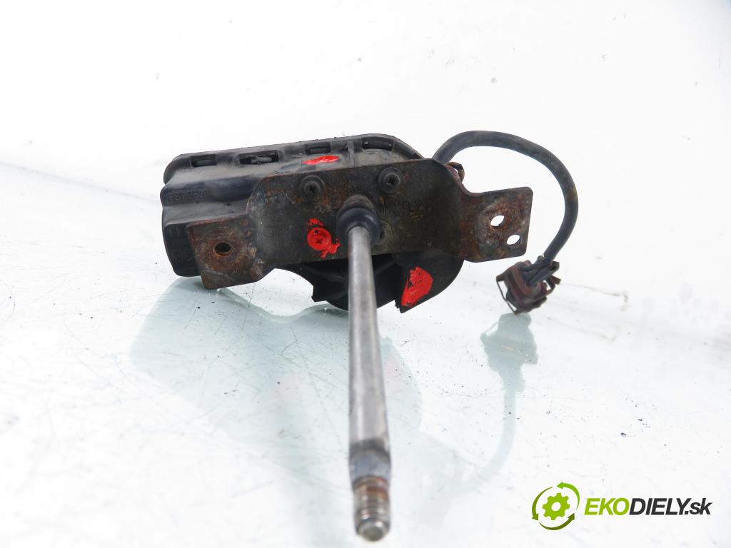 VOLVO 850 Kombi (LW) KOMBI 1997 103,00 2.5 TDI - D 5252 T 2461,00 motorek stěrače svetla LP 