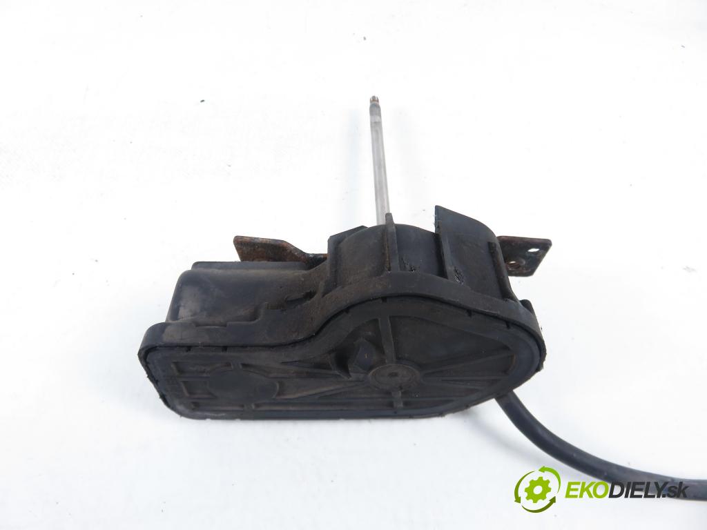 VOLVO 850 Kombi (LW) KOMBI 1997 103,00 2.5 TDI - D 5252 T 2461,00 motorek stěrače svetla LP