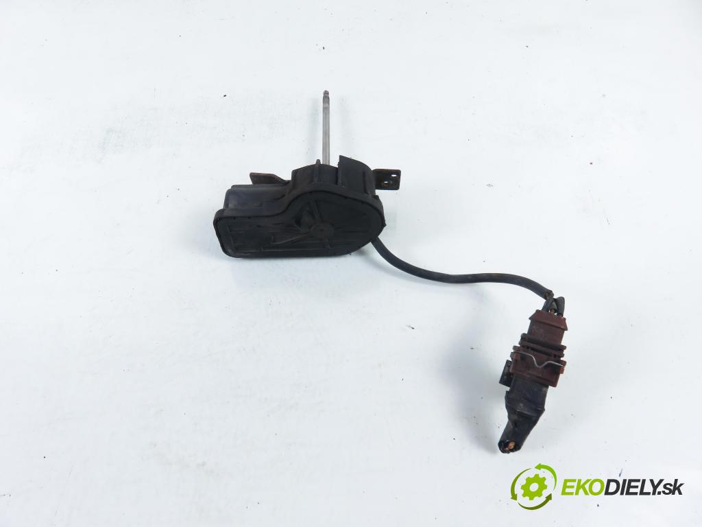 VOLVO 850 Kombi (LW) KOMBI 1997 103,00 2.5 TDI - D 5252 T 2461,00 motorek stěrače svetla LP