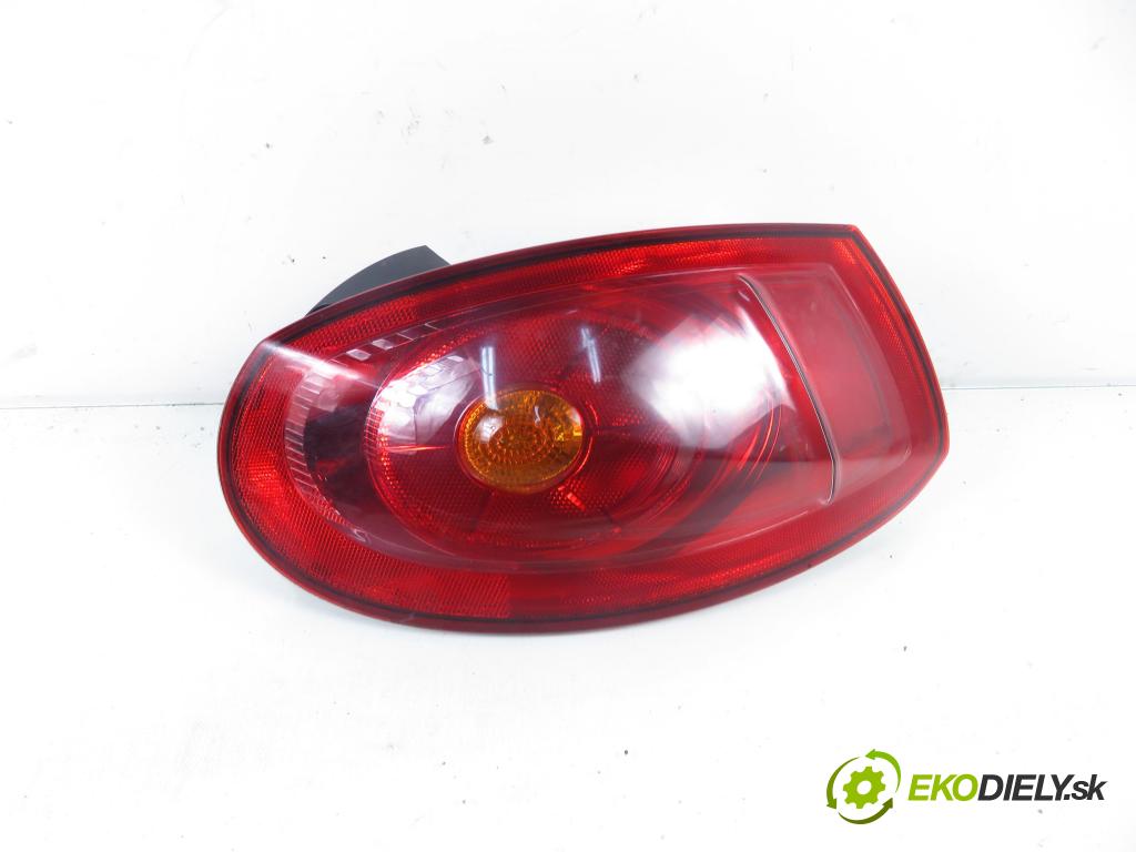 FIAT BRAVO II (198_) HB 2008 88,00 1.9 D Multijet - 192 A8.000 1910,00 Svetlo pravé zadné