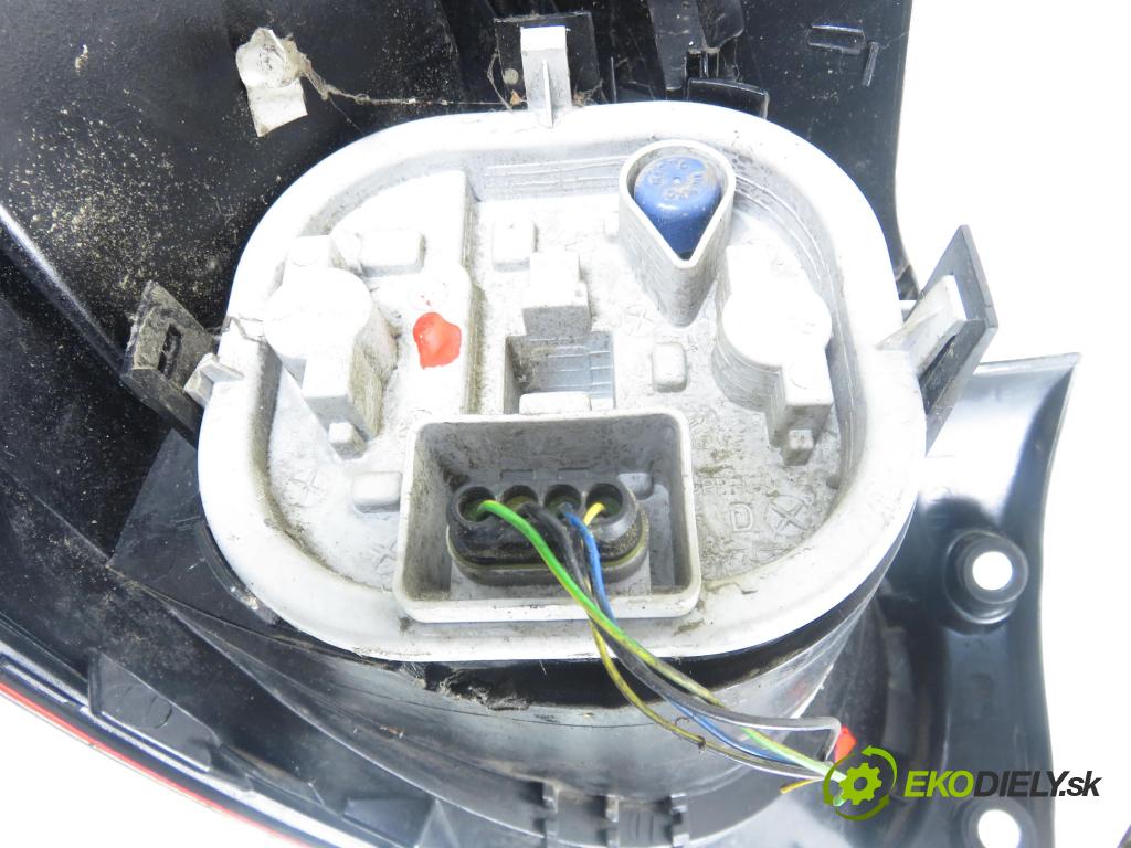 FIAT BRAVO II (198_) HB 2008 88,00 1.9 D Multijet - 192 A8.000 1910,00 Svetlo pravé zadné