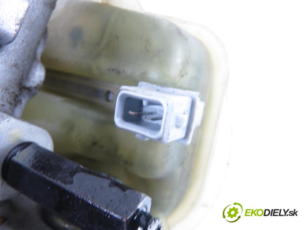 AUDI A6 Avant (4B5, C5) KOMBI 2001 220,00 4.2 quattro - ASG 4172,00 posilovač  (Servočerpadlo)