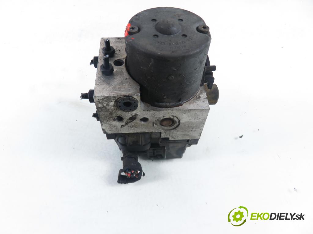 AUDI A4 Avant (8D5, B5) KOMBI 1996 81,00 1.9 TDI - AFN 1896,00 Pumpa ABS 0273004132 ; 8E0614111 (Pumpa ABS)