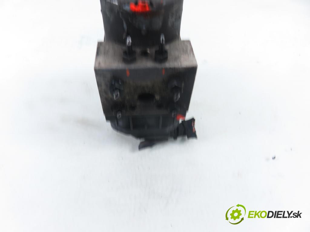 AUDI A4 Avant (8D5, B5) KOMBI 1996 81,00 1.9 TDI - AFN 1896,00 Pumpa ABS 0273004132 ; 8E0614111 (Pumpa ABS)