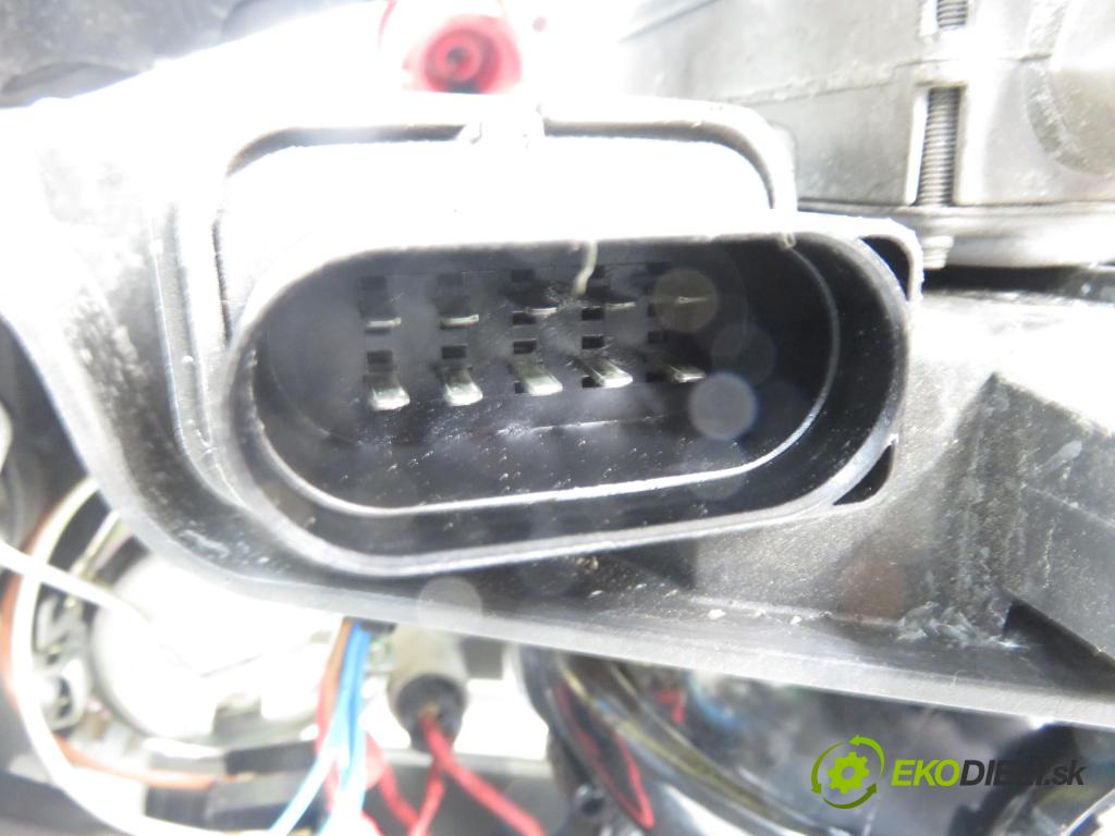 AUDI A6 Avant (4B5, C5) KOMBI 2001 220,00 4.2 quattro - ASG 4172,00 Svetlo LP