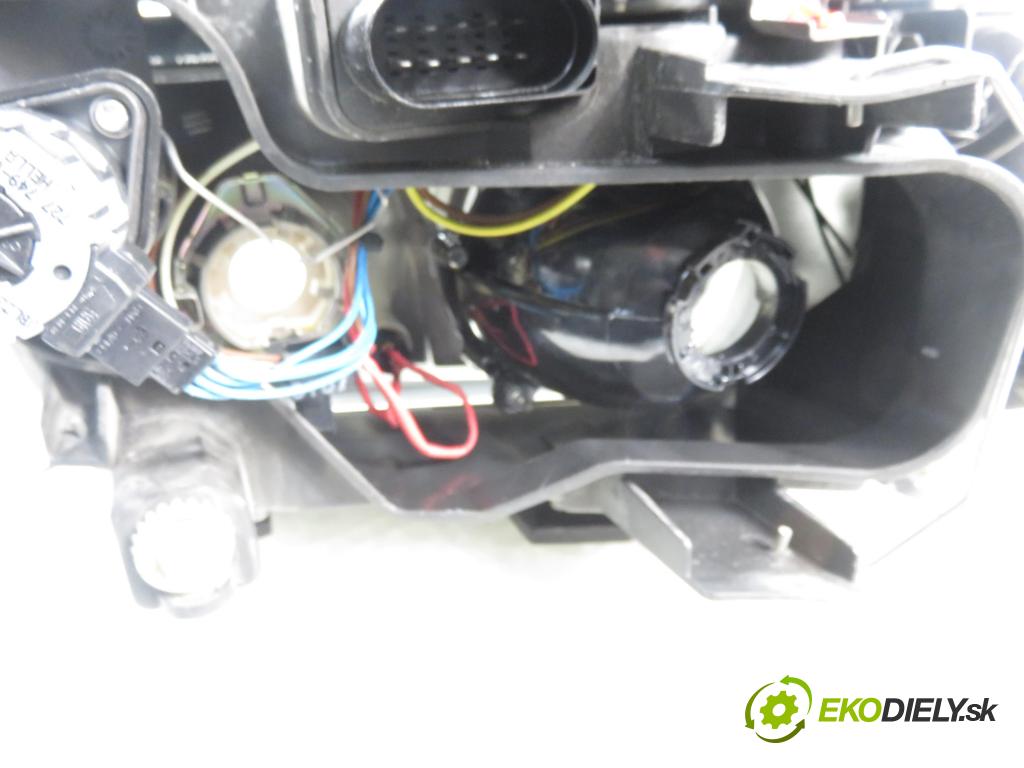 AUDI A6 Avant (4B5, C5) KOMBI 2001 220,00 4.2 quattro - ASG 4172,00 Svetlo LP