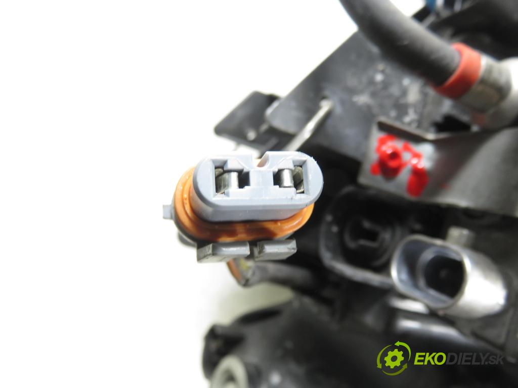 AUDI A6 Avant (4B5, C5) KOMBI 2001 220,00 4.2 quattro - ASG 4172,00 Svetlo LP