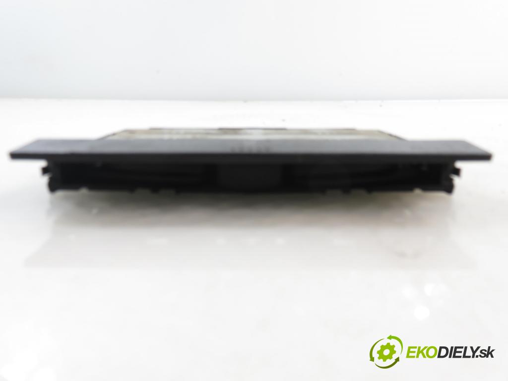 VW GOLF IV (1J1) HB 2002 74,00 1.9 TDI PD 101 - ATD 1896,00 Držiak na nápoje 1J0858601D (Držiak (úchyt) na nápoje)