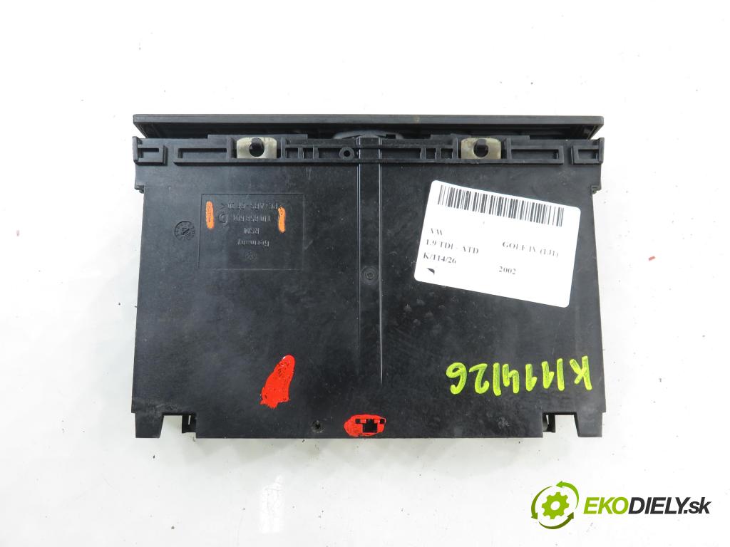 VW GOLF IV (1J1) HB 2002 74,00 1.9 TDI PD 101 - ATD 1896,00 Držiak na nápoje 1J0858601D (Držiak (úchyt) na nápoje)