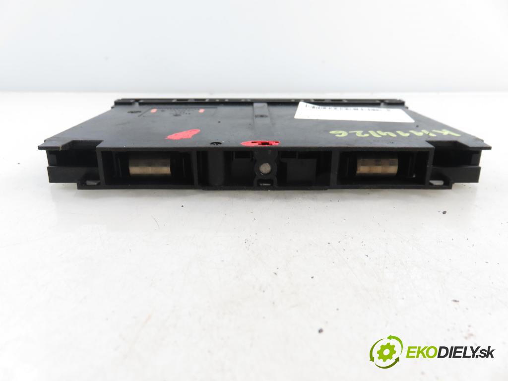 VW GOLF IV (1J1) HB 2002 74,00 1.9 TDI PD 101 - ATD 1896,00 Držiak na nápoje 1J0858601D (Držiak (úchyt) na nápoje)