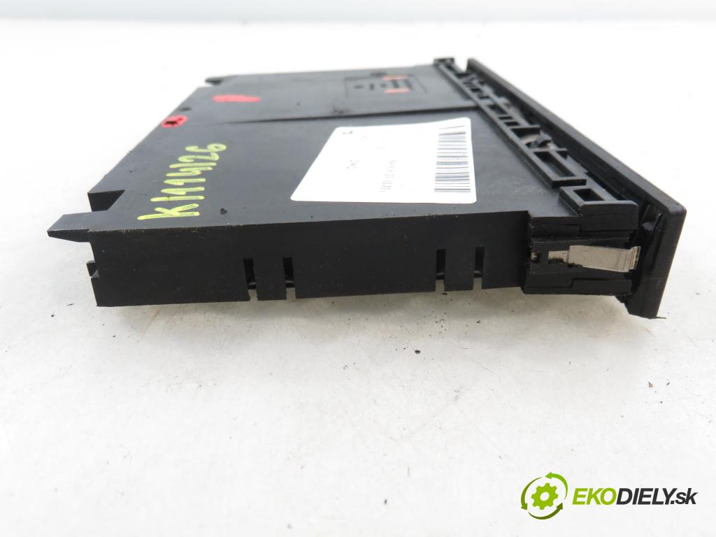 VW GOLF IV (1J1) HB 2002 74,00 1.9 TDI PD 101 - ATD 1896,00 Držiak na nápoje 1J0858601D (Držiak (úchyt) na nápoje)