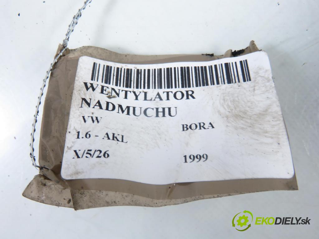 VW BORA (1J2) SEDAN 1999 74,00 1.6 - AKL 1595,00 Ventilátor vetráku 1J1819021A