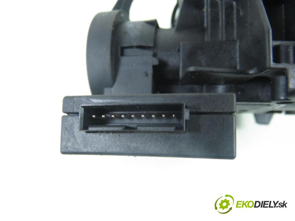 OPEL MERIVA A nadwozie wielkoprzestrzenne (MPV) (X03) HB 2005 74,00 1.7 CDTI 100 - Z 17 DTH 1686,00 spinačka 90589389 ; 5WK47631 (Spínacia skrinka)