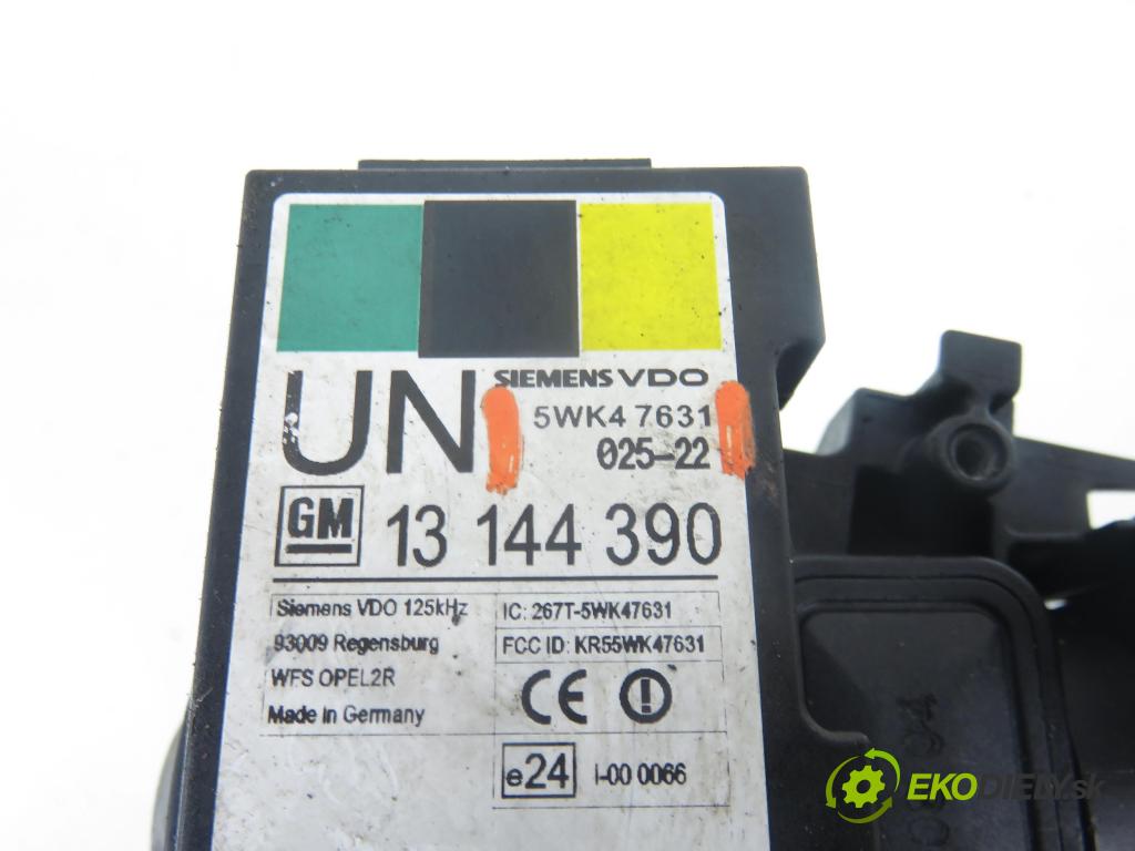 OPEL MERIVA A nadwozie wielkoprzestrzenne (MPV) (X03) HB 2005 74,00 1.7 CDTI 100 - Z 17 DTH 1686,00 spinačka 90589389 ; 5WK47631 (Spínacia skrinka)