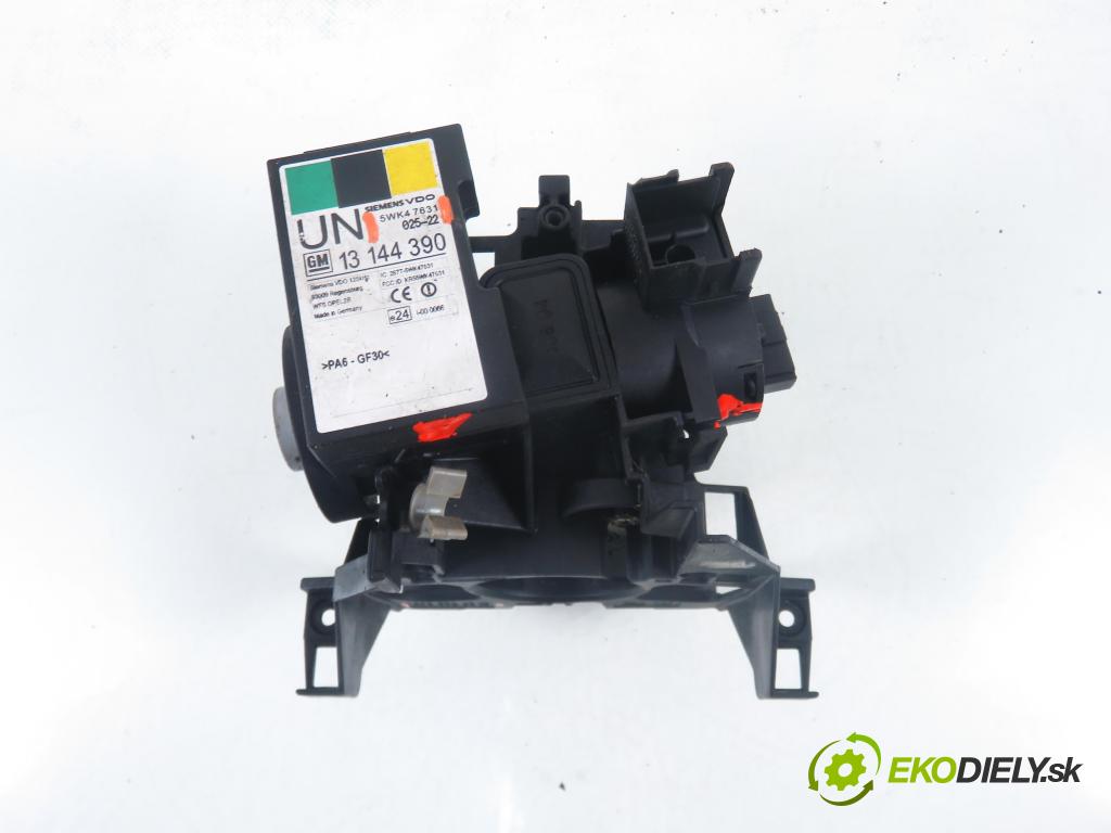 OPEL MERIVA A nadwozie wielkoprzestrzenne (MPV) (X03) HB 2005 74,00 1.7 CDTI 100 - Z 17 DTH 1686,00 spinačka 90589389 ; 5WK47631 (Spínacia skrinka)