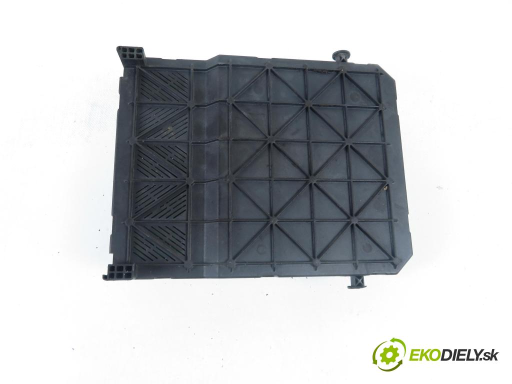 PEUGEOT PARTNER Combispace (5F) KOMBIVAN 2003 51,00 1.9 D - WJY (DW8B) 1868,00 MODUL BSI 9652474680