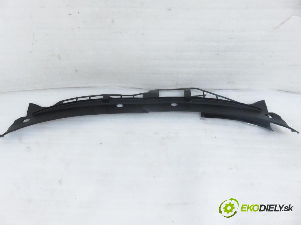 SKODA OCTAVIA I Combi (1U5) KOMBI 2002 66,00 1.9 TDI - AGR 1896,00 torpédo plast pod čelní okno 1U1819979A (Plast pod čelním sklem)