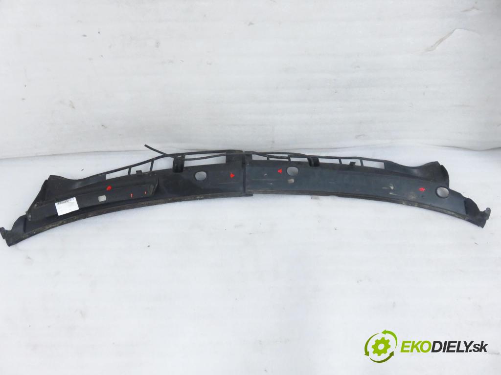 SKODA OCTAVIA I Combi (1U5) KOMBI 2002 66,00 1.9 TDI - AGR 1896,00 torpédo plast pod čelní okno 1U1819979A (Plast pod čelním sklem)