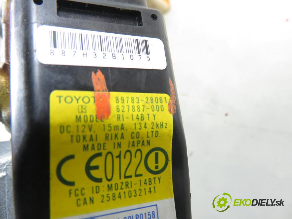 TOYOTA AVENSIS VERSO (_M2_) MINIVAN 2002 85,00 2.0 D (CLM20_) - 1CD-FTV 1995,00 spinačka / zámky 8978328061