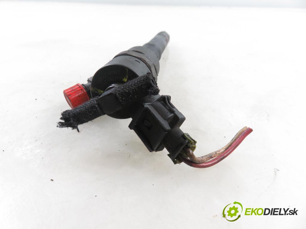 HYUNDAI TRAJET (FO) MINIVAN 2006 83,00 2.0 CRDi 113 1991,00 vstrekovač 3380027900 ; 0445110126 (Vstrekovač paliva)