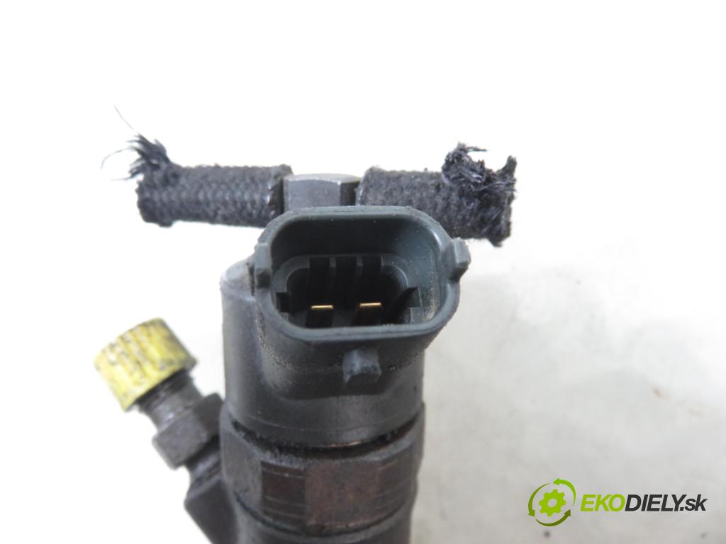 HYUNDAI TRAJET (FO) MINIVAN 2006 83,00 2.0 CRDi 113 1991,00 vstrekovač 3380027010 ; 00445110064 (Vstrekovač paliva)