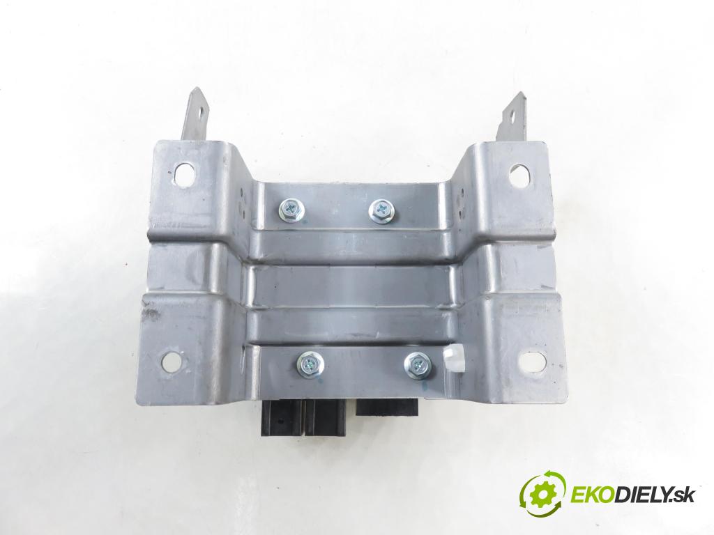 SUZUKI SWIFT III (MZ, EZ) HB 2009 68,00 1.3 92 - M13A 1328,00 Riadiaca jednotka servočerpadlo 3872073K10 (Riadiaca jednotka)