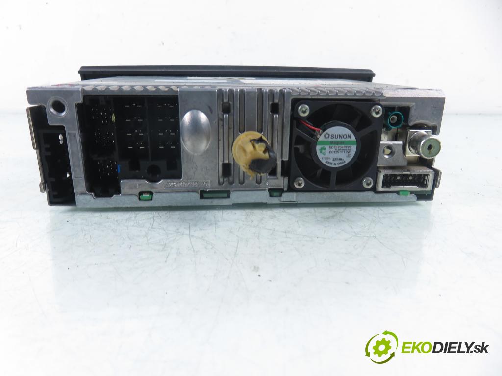RENAULT LAGUNA II Grandtour (KG0/1_) KOMBI 2006 125,00 2.0 16V - F4R 784 1998,00 RADIO CD 8200964837