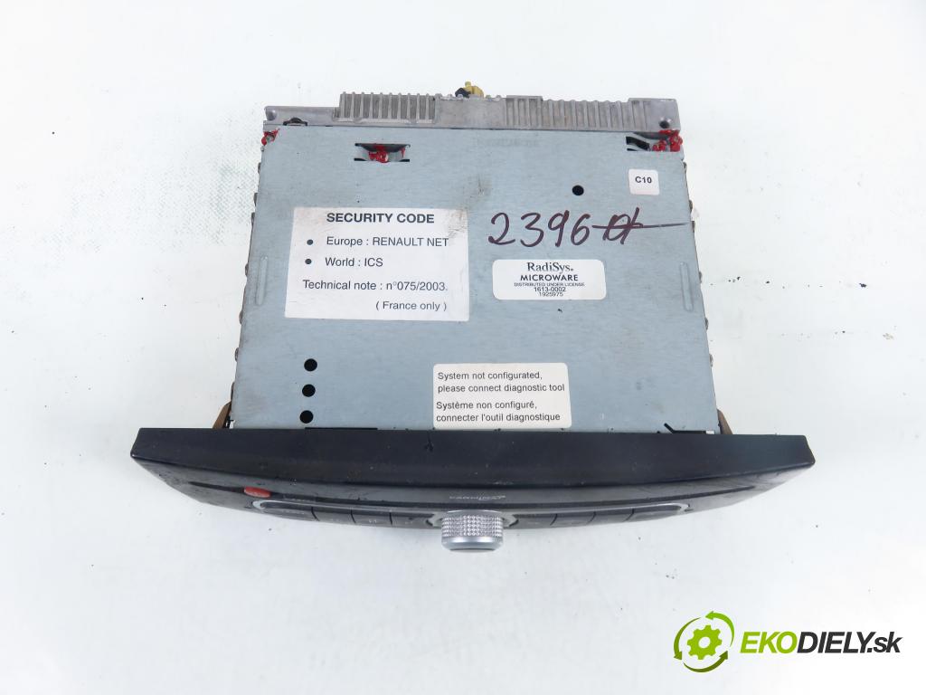 RENAULT LAGUNA II Grandtour (KG0/1_) KOMBI 2006 125,00 2.0 16V - F4R 784 1998,00 RADIO CD 8200964837