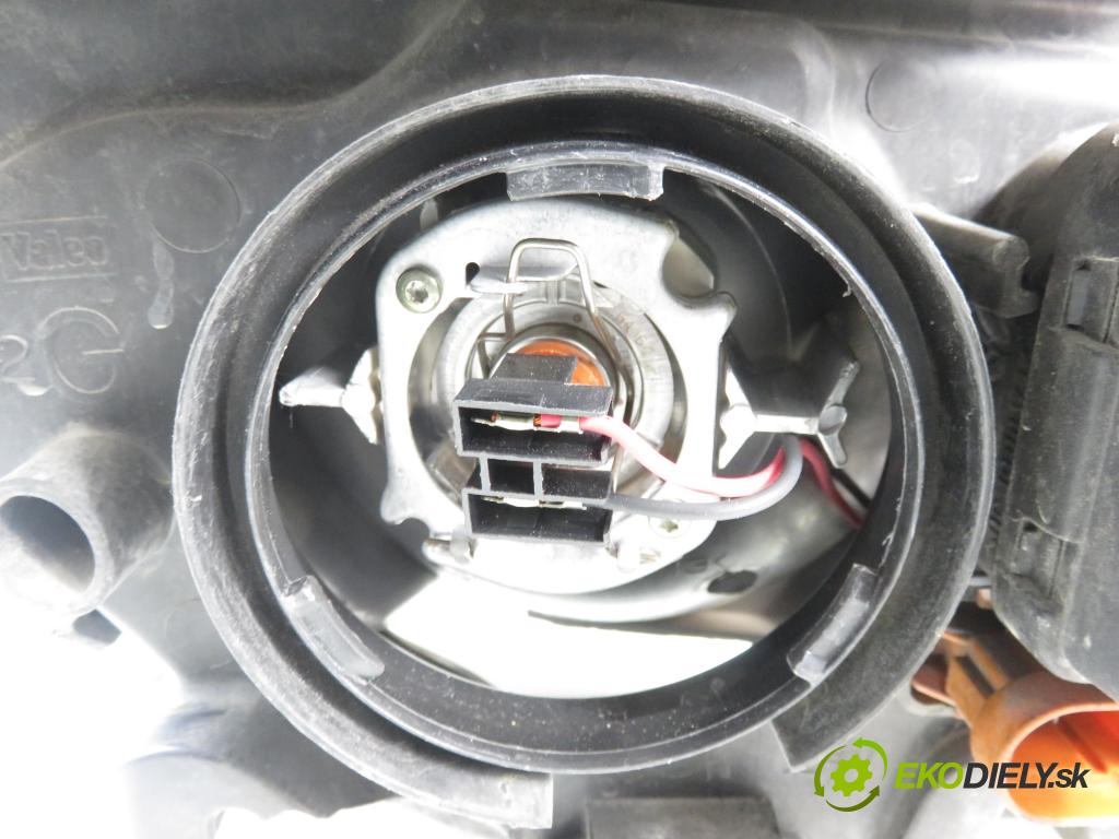 RENAULT SCENIC I (JA0/1_) MINIVAN 2001 59,00 1.9 dTi 80 - F9Q 744 1870,00 Svetlo LP 7700432098 ; 7701047604