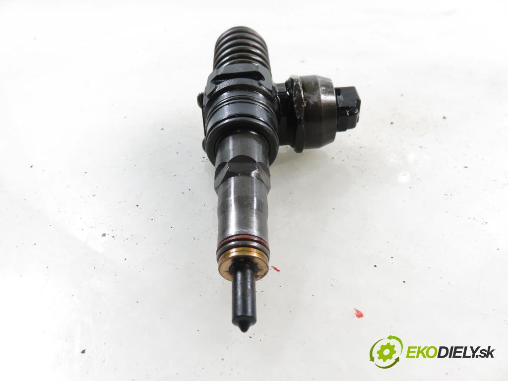 SEAT LEON (1M1) HB 2002 110,00 1.9 TDI PD 150 - ARL 1896,00 Vstrekovač 038130073AL ; 0414720039 (Vstrekovač paliva)