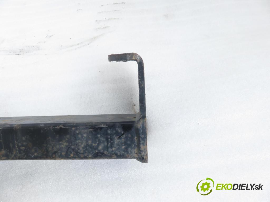 SUZUKI GRAND VITARA I (FT, HT) TERENOWY 2002 64,00 2.0 TD 87 4x4 - RF (MAZDA) 1998,00 Hák