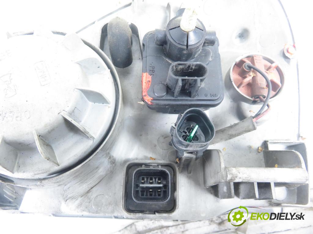 HYUNDAI SANTA FÉ I (SM) SUV 2001 83,00 2.0 CRDi 4x4 113 - D4EA 1991,00 Svetlo PP
