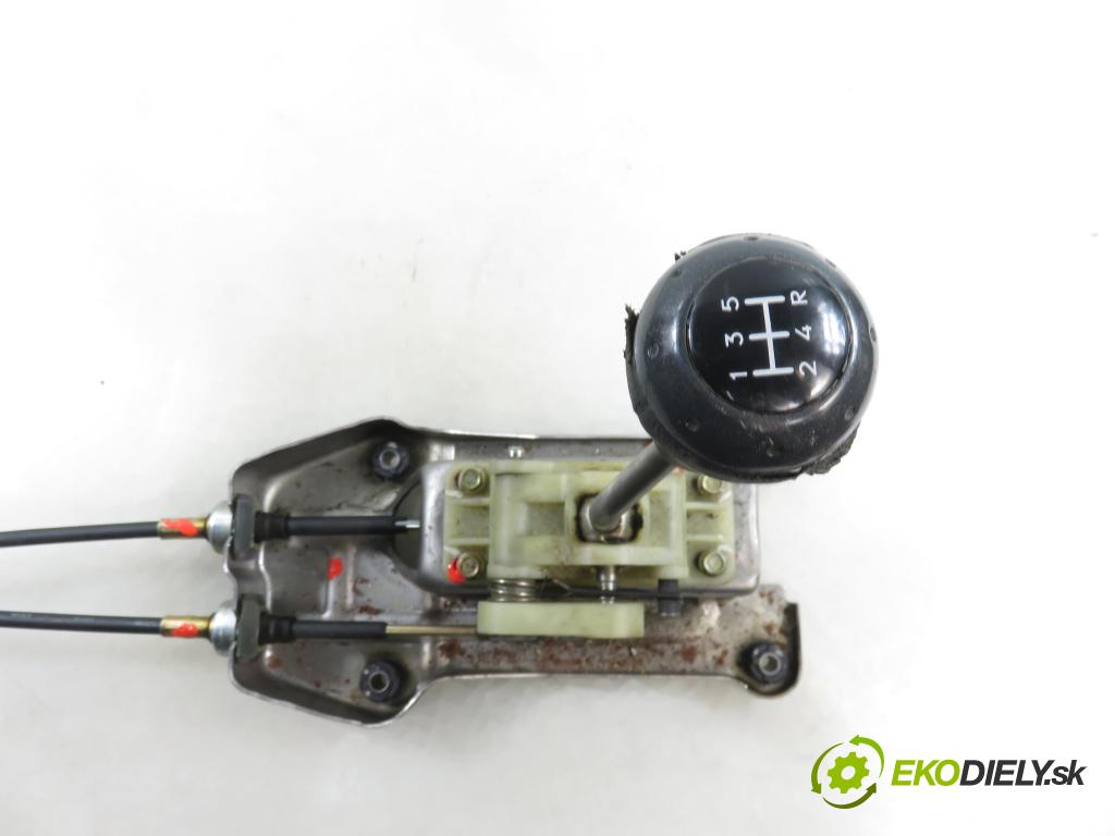 HYUNDAI SANTA FÉ I (SM) SUV 2001 83,00 2.0 CRDi 4x4 113 - D4EA 1991,00 ZVEDÁK: