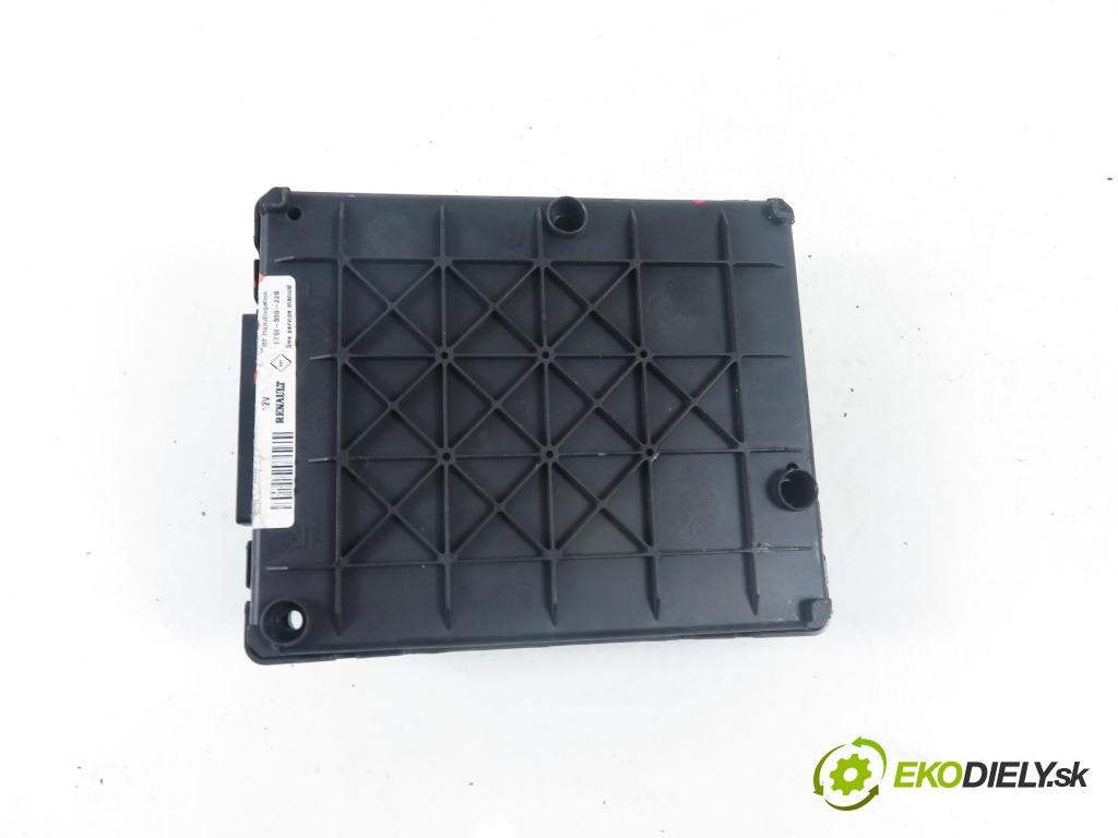 RENAULT SCENIC I (JA0/1_) MINIVAN 2003 75,00 1.9 dCi 102 - F9Q 732 1870,00 MODUL BSI 8200029342B