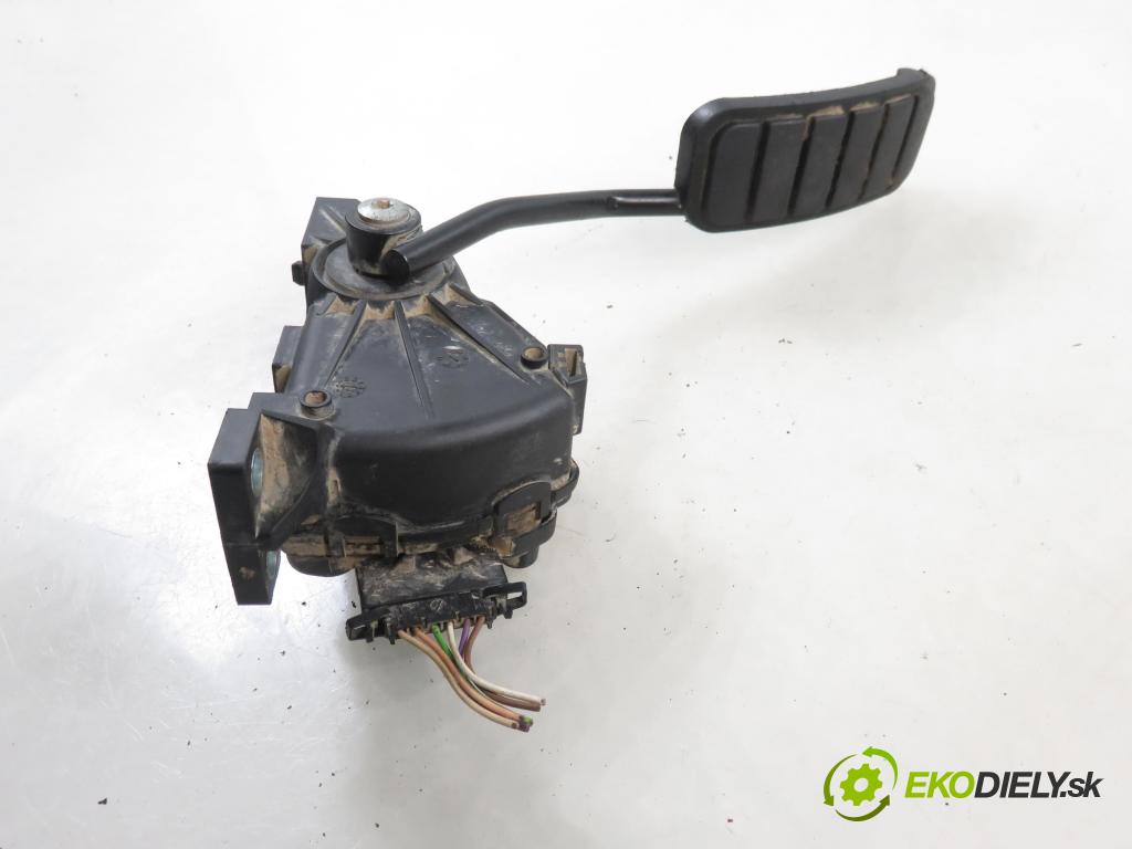 OPEL MOVANO Platforma / podwoyie (X70) KABINA/PLATFORMA 2007 0,00 2.5 CDTI - G9U 650 2464,00 Potenciometer plynu 7700314525 ; 6PV00811904 (Potenciometer plynového pedálu)