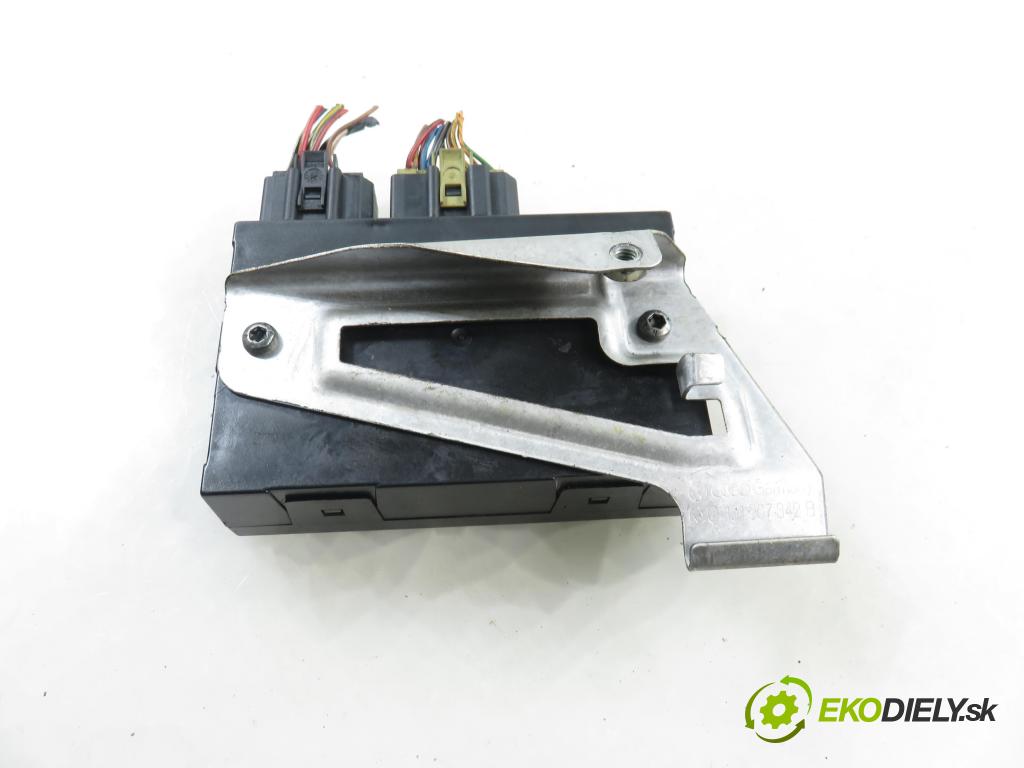 VW GOLF IV (1J1) HB 2002 74,00 1.9 TDI PD 101 - ATD 1896,00 MODUL komfortu 1C0959799B