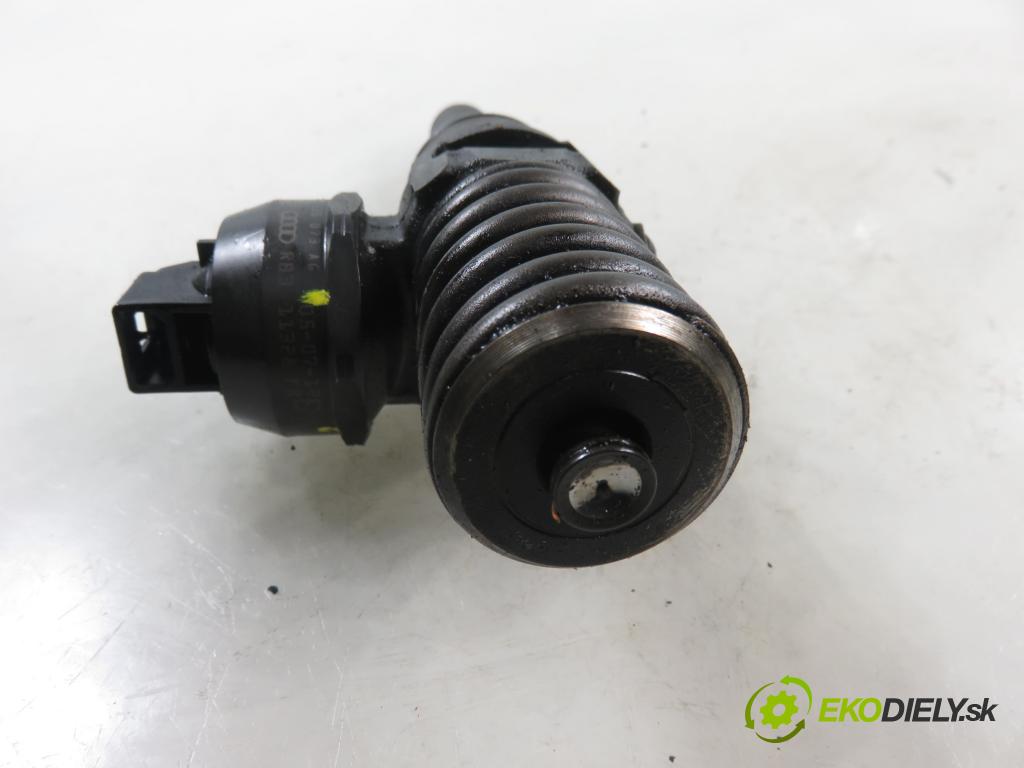 VW GOLF PLUS (5M1, 521) HB 2006 66,00 1.9 TDI - BRU 1896,00 Vstrekovač 038130073AG ; 0414720215 (Vstrekovač paliva)